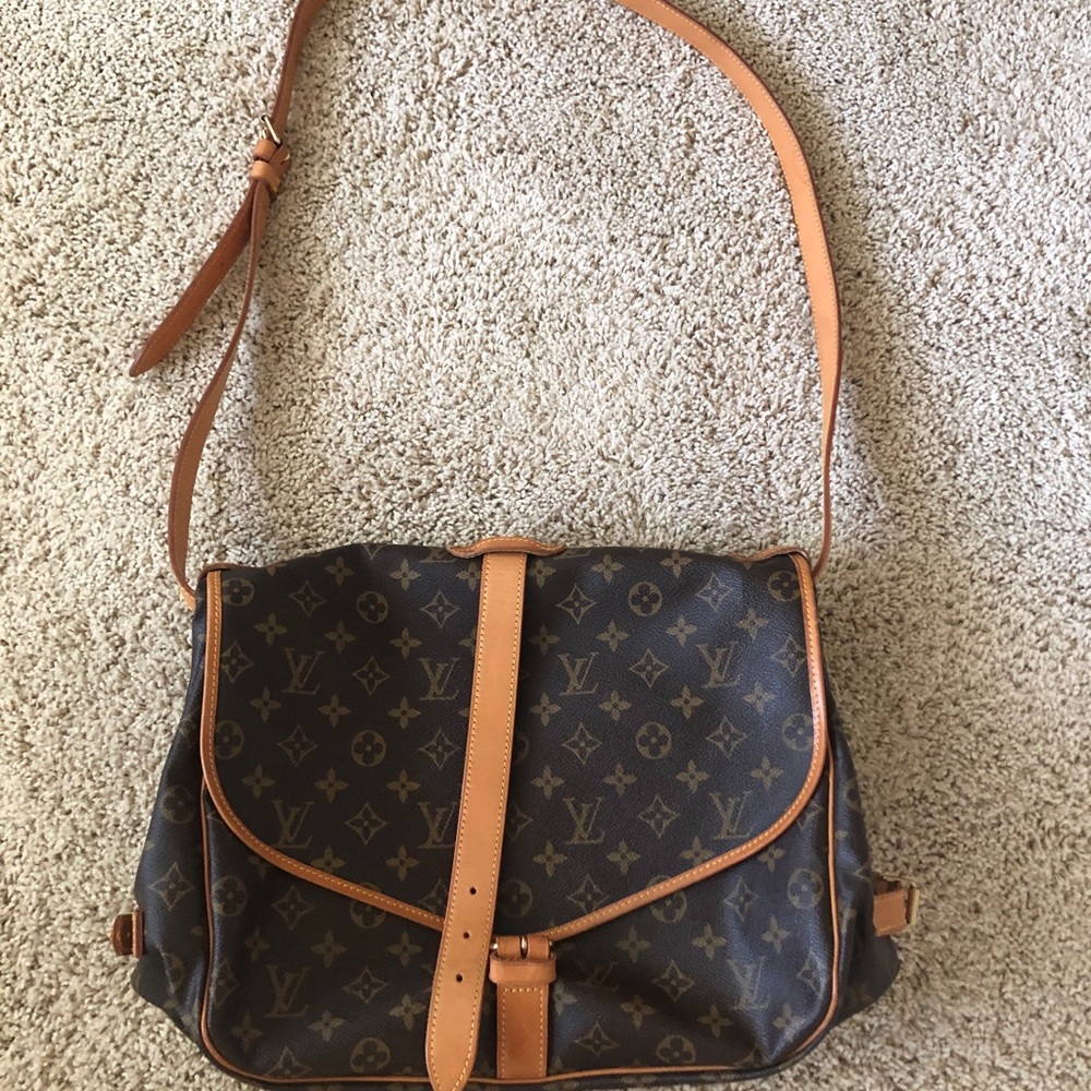 Louis Vuitton Saumur 35